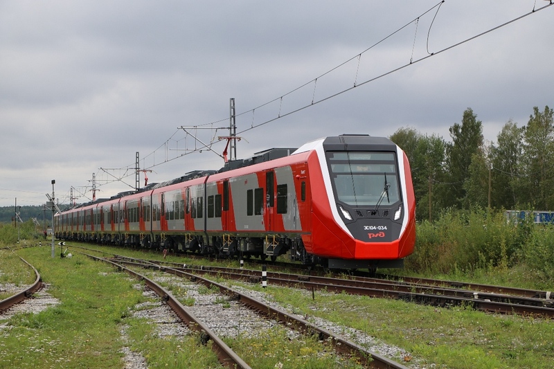 Восьмивагонный электропоезд ЭС104 «Финист» отправился на испытания