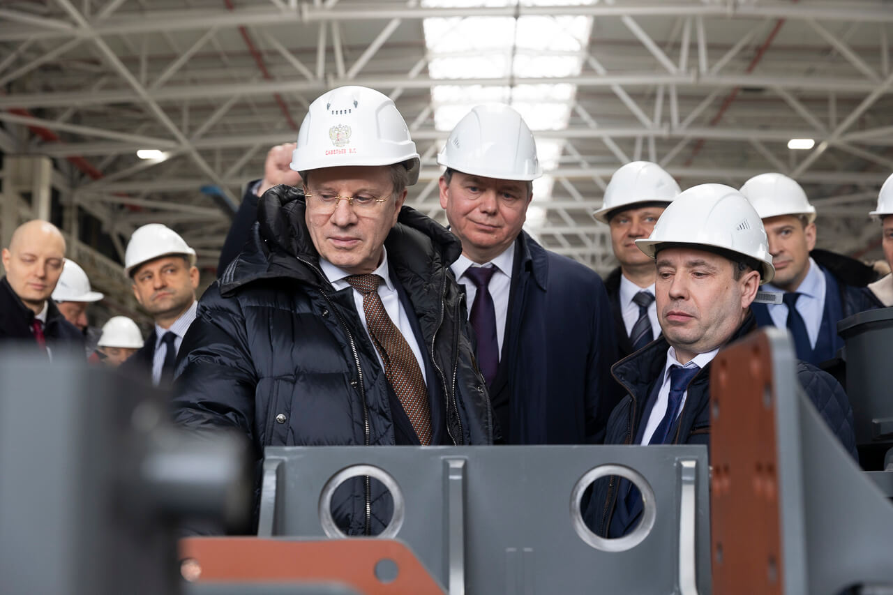 Виталий Савельев осмотрел производство кузовов, участок окрашивания вагонов, блок формирования поездов Виталий Савельев осмотрел производство кузовов, участок окрашивания вагонов, блок формирования поездов